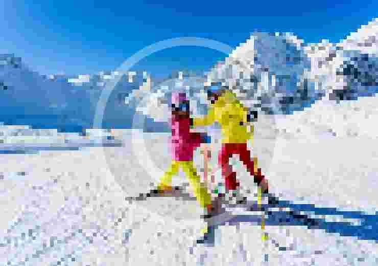 A Guide for Newbies: Skies or Snowboards?